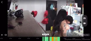 Nos atrapo mi suegra cogiendo en el cuarto de la hermana de mi novio