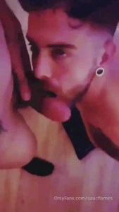 La rica mamada que le hice a doblejotahot delante de unos colegas