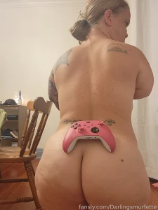 Dear girls if a guy pauses a video game to text you back marry him me part 2