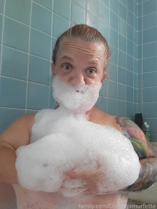 Wash away those troubles have a soak with bubbles i gots to have lots