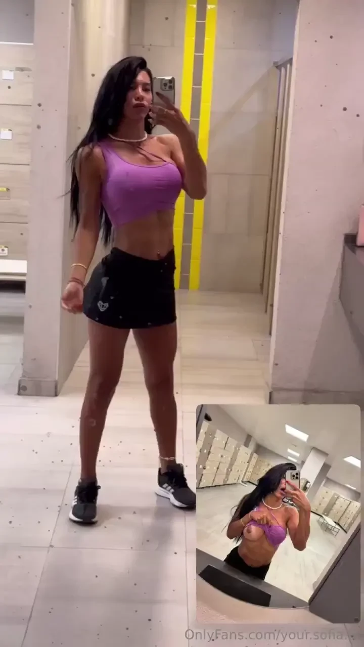 Leaving the gym and showing how sexy my body is in front of the mirror 