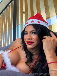 The days where you have all the christmas vibes are the best look at