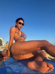 Do want my looong legs wrapped around your body