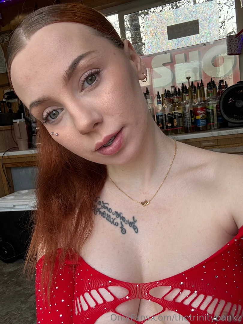 Do you like it better when i wear red or when i take it off 