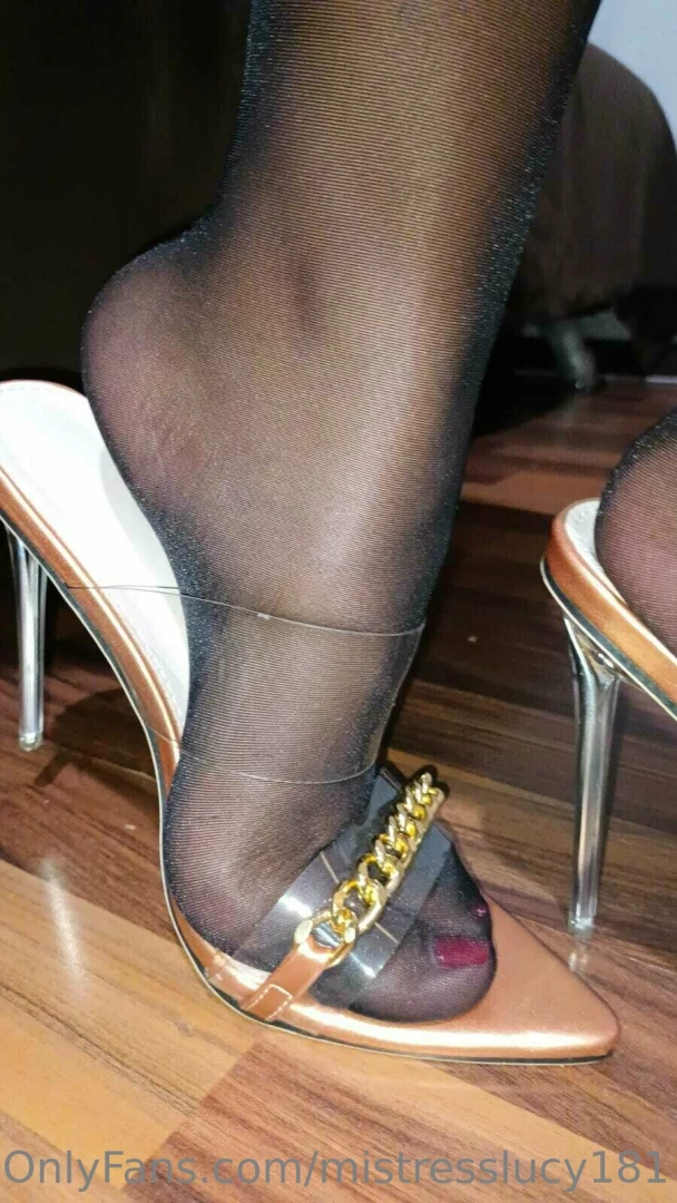 Happy monday boys time to worship your mistress pantyhose s legs feet part 6 
