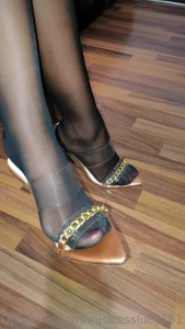 Happy monday boys time to worship your mistress pantyhose s legs feet part 9