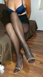 Happy monday boys time to worship your mistress pantyhose s legs feet part 18