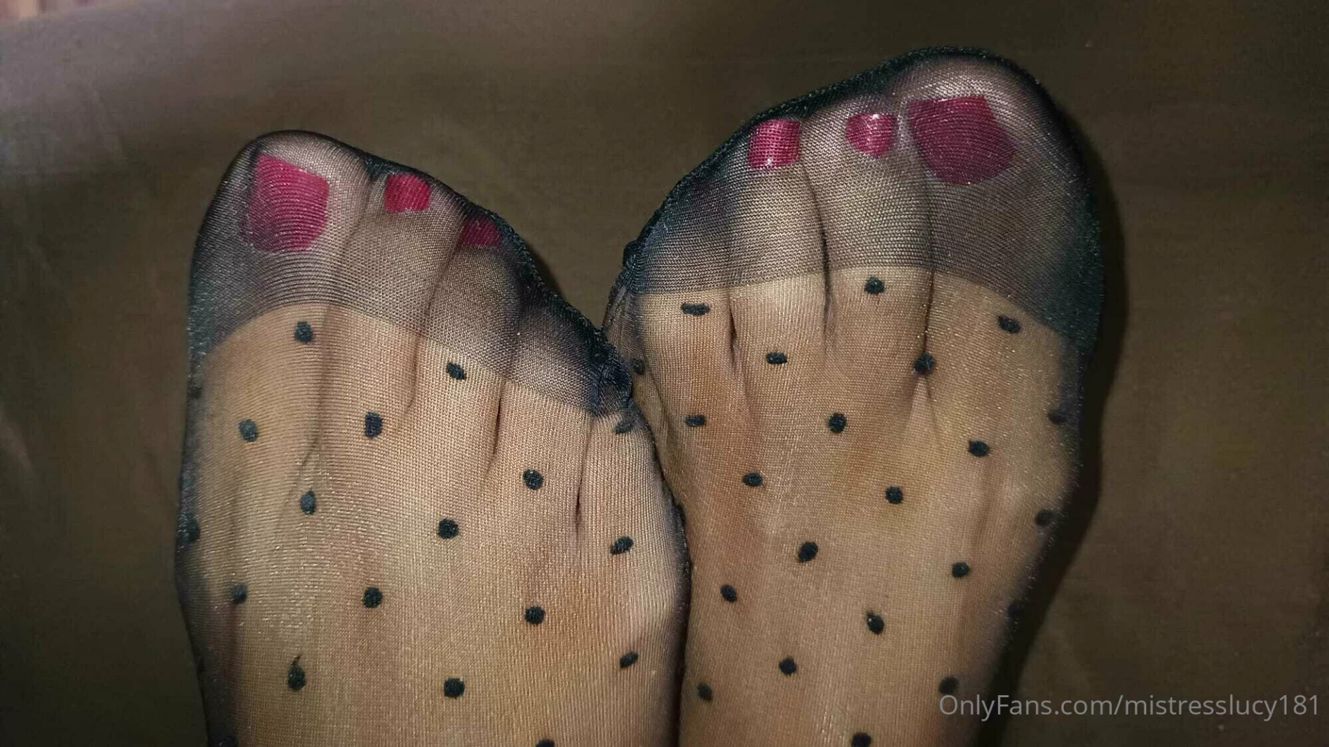 Hi boys i got many requests about my polk dots stockings feet so here part 11 