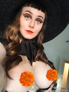 Using this cute photo from spring to help announce that i added custom