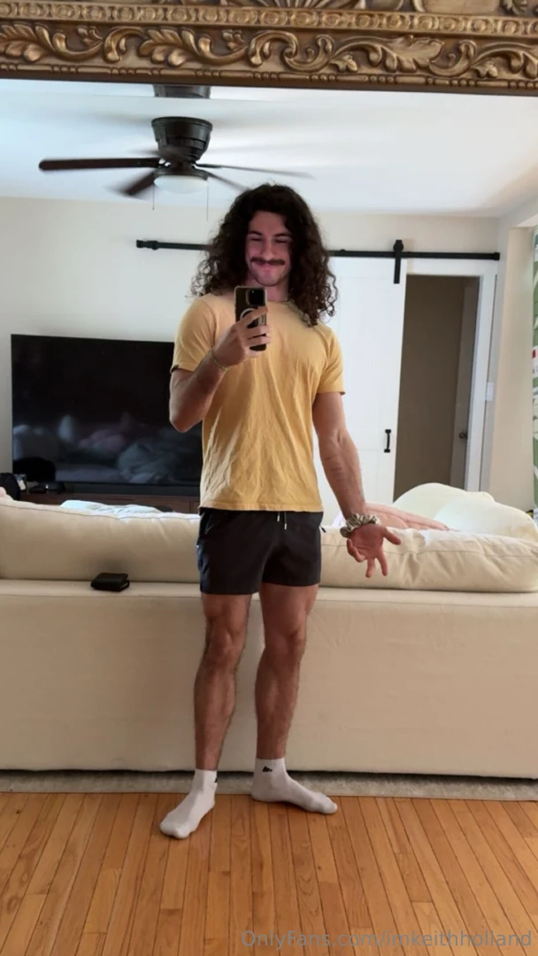 It s saying cum get it 