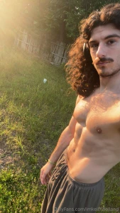 Cum get a closer look i don t bite unless you ask