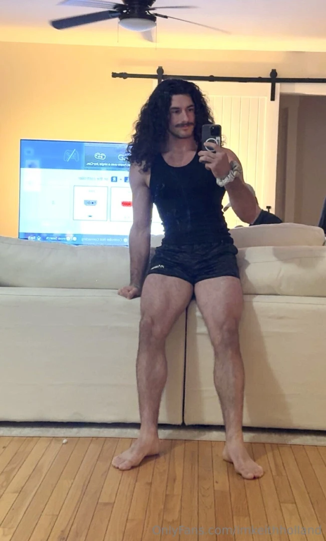 Bet you wanna get between these big legs 