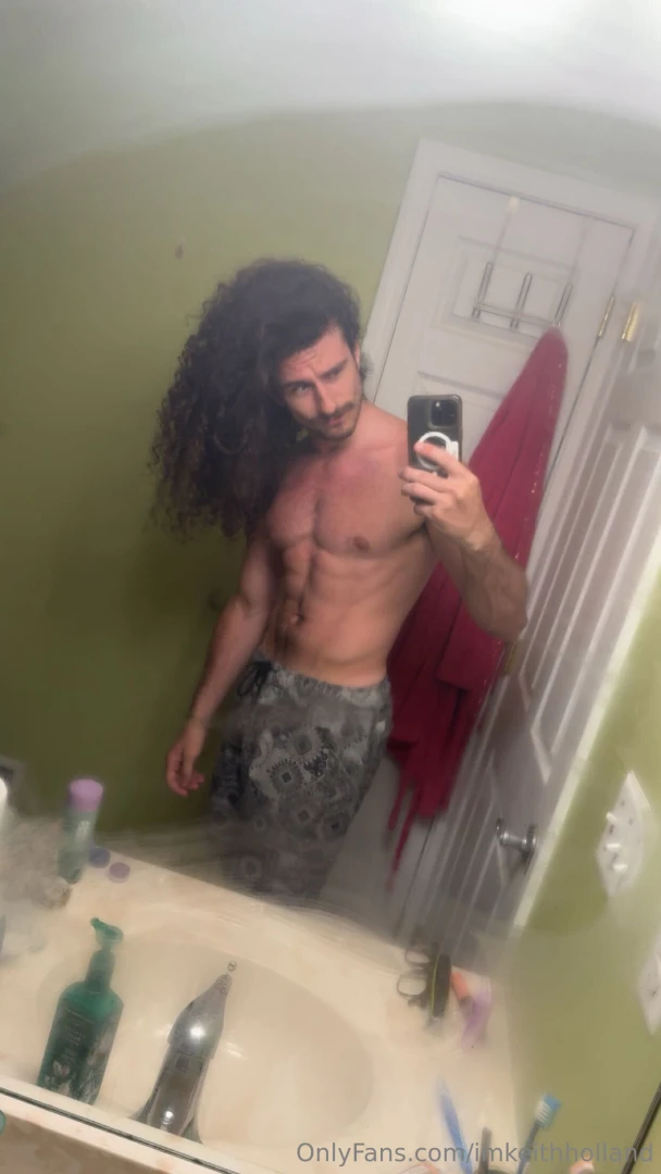 Shirt s off mirror s steamy now imagine what i d do if you walked in 