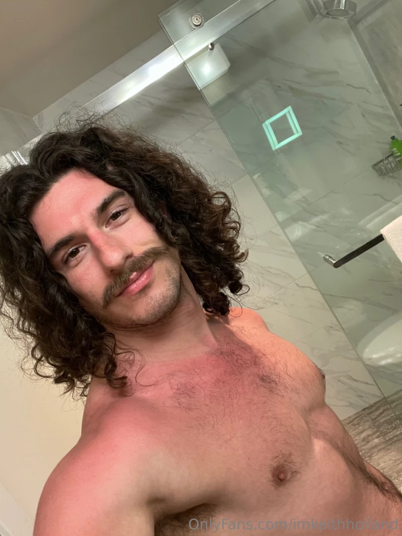 Get in the shower with me so i can flex for you 