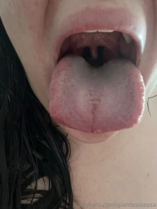 Comment below what do you prefer skinny tongue or wide tongue