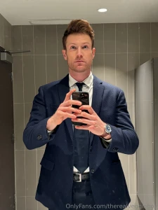 Suit and tie who knows some good knots