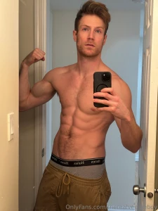 A little selfie shoot where the pictures get increasingly cocky pun part 4