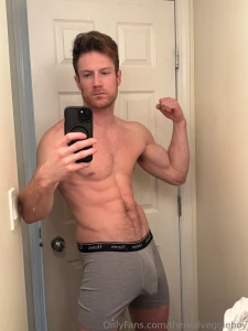 A little selfie shoot where the pictures get increasingly cocky pun part 2