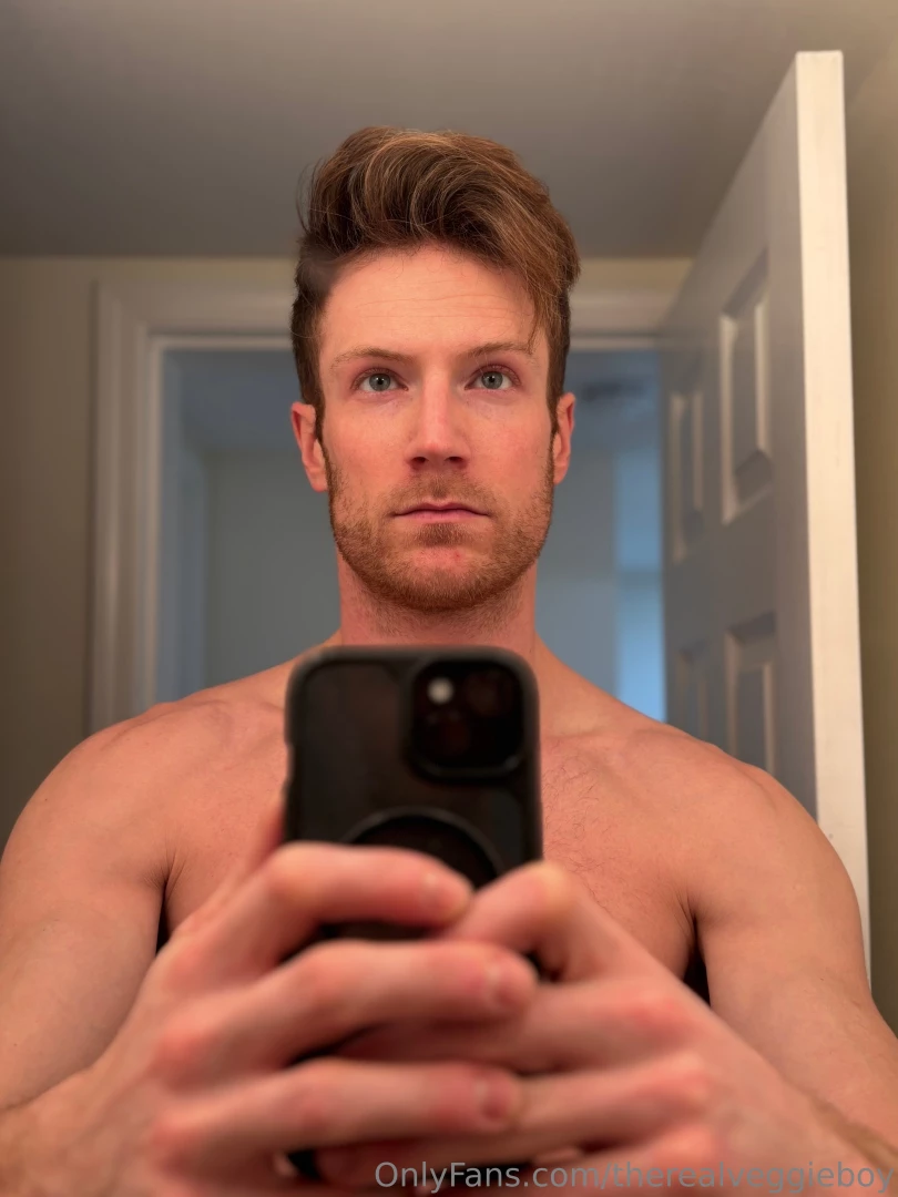 A little selfie shoot where the pictures get increasingly cocky pun 