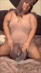 Lil horny doeee humps a pillowww