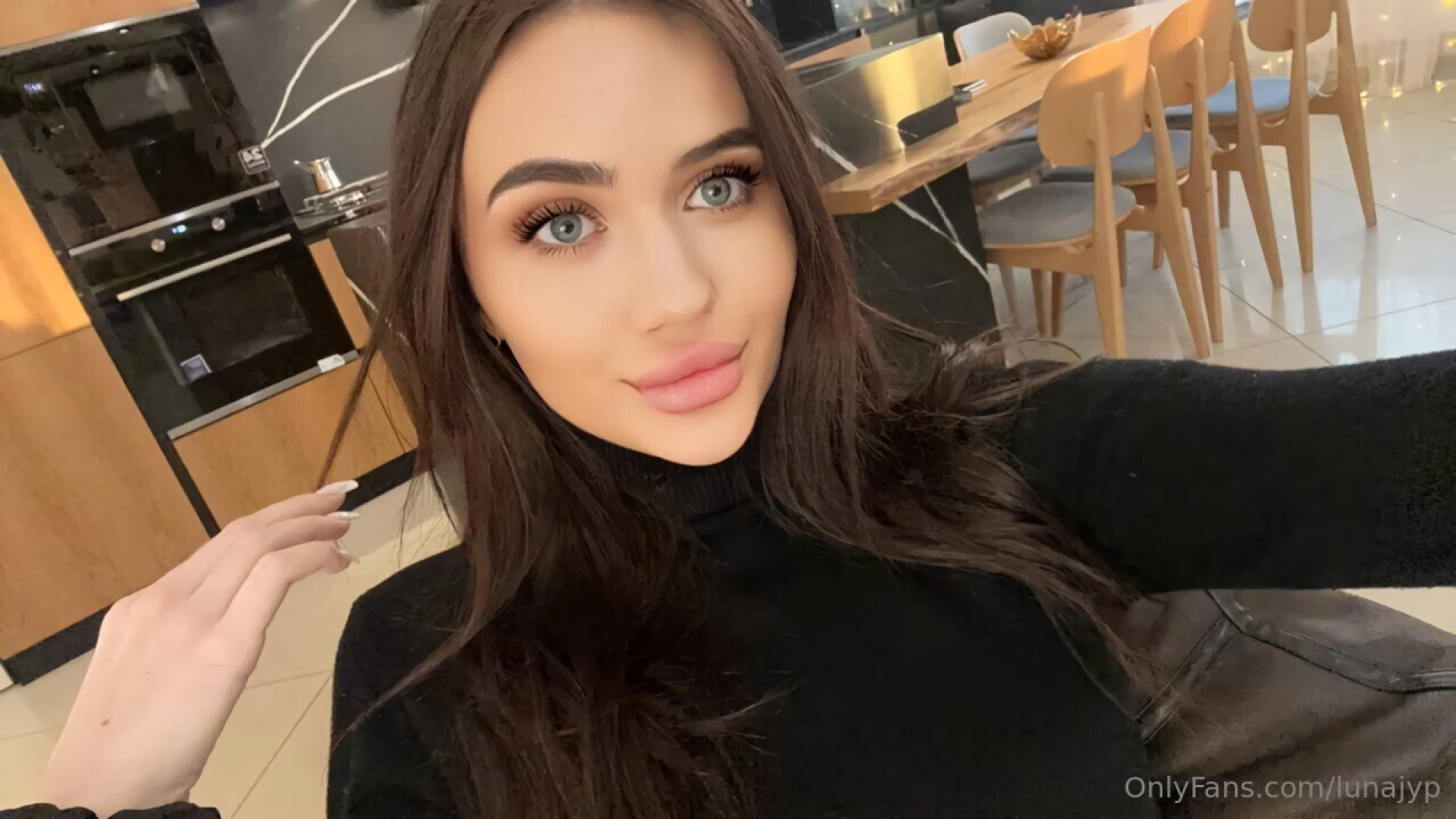 Discover the page of horny hottie a_alexxxaa_alx she is unstoppable part 1 