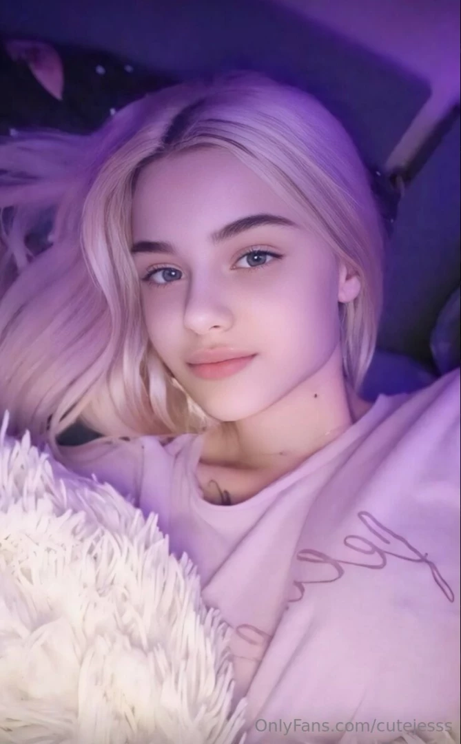 Stop scrolling your sweet girl with dirty thoughts nbsp starrymaeve i 