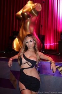 I m online on kazumisworld right now