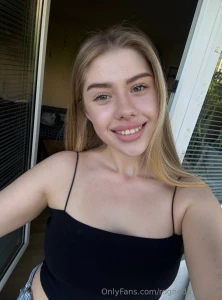 Let me distract you vanessa_gold cute girl vanessa_gold loves to play part 11