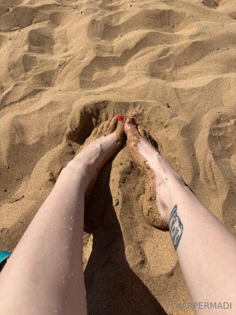 Need a good boy to lick my feet clean hahahaha 