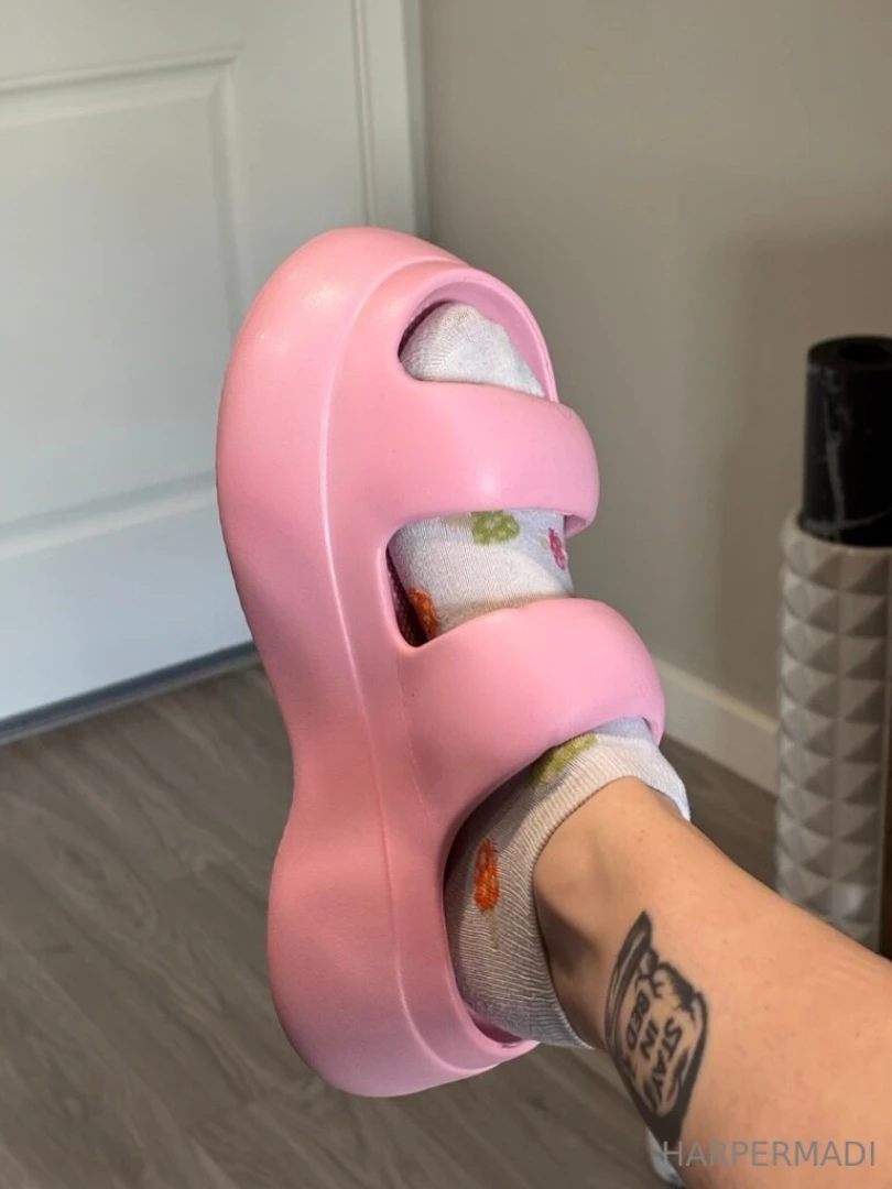 harpermadi1 - A foot pic in my new silly shoes for the foot freaks hehehe ur 