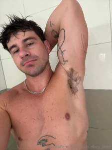 Craving a naughty shower session with you check your dms in 1 hour to