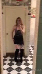 A few little clips from my night out last night i am suffering a bit part 2