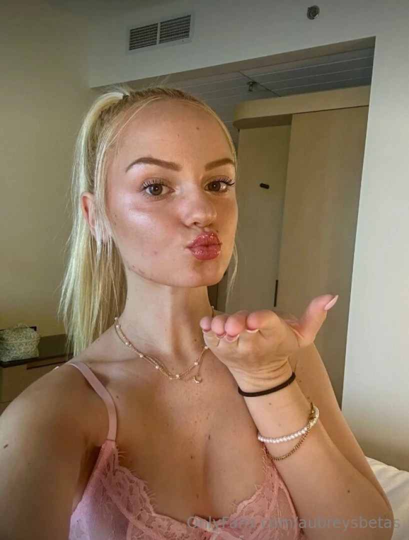 Do you think you deserve a kiss pathetic beta 