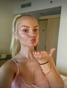 Do you think you deserve a kiss pathetic beta