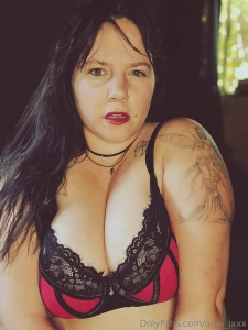 Masturbation solo petite tenue p s baisse le son