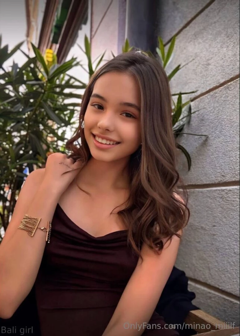 This girl naomisolar looking for his first man she wants to become a part 14 
