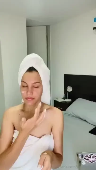 I like it natural no makeup nothing else just pure glowing skin i hope 