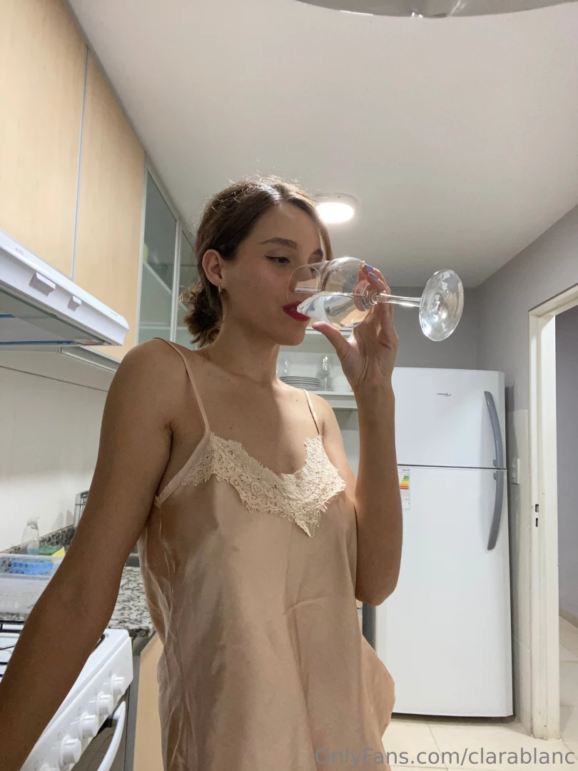 Kiss me like how this lips touches glass or better 