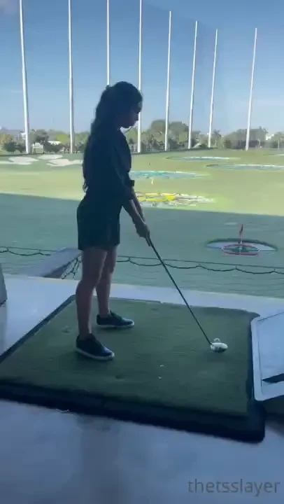 Wow jasmine_lotus is sneaky good at top golf check out the way she 