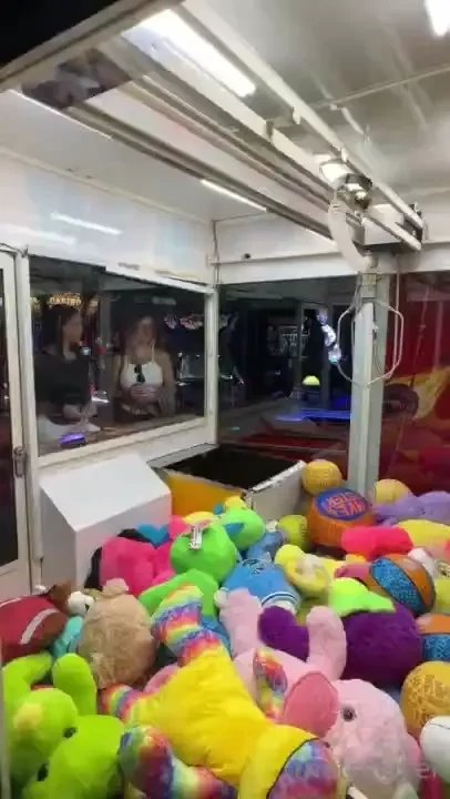 Before the tea show preparty i went out to dave amp busters with 