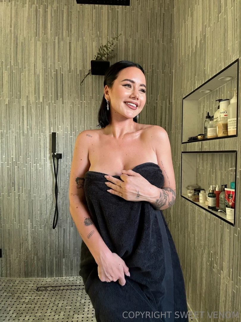 Bet you want me to drop the towel 