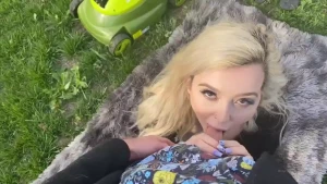 Sucking dick outside is exhilarating