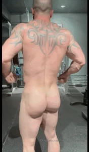 Bodybuilding poses and naked flexing muscle show watch me flex and