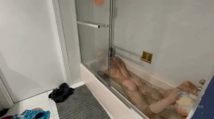 Danny steele takes a bath and shows off his ass you re gonna love this