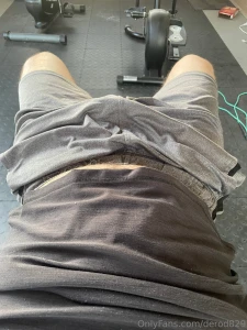 Who else loves the sight of the shirt slip up when walking by a guy