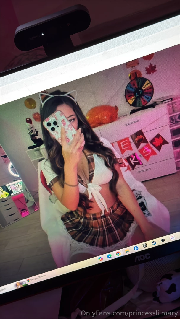 Live now don t miss hanging with me 