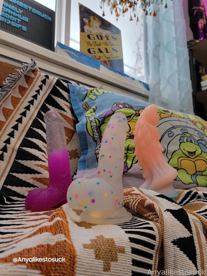 I spy a new gift for me and my pussy and throat and ass lol who s dick part 4 