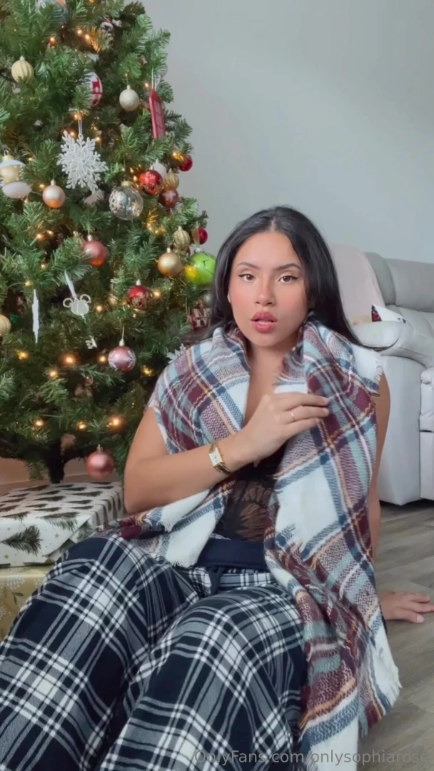 Are you ready to play under the tree 