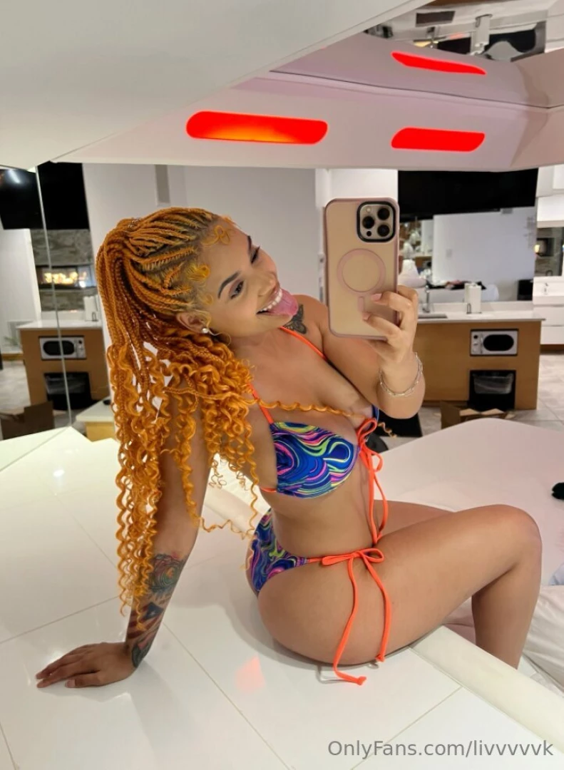 Vanessalynnnnnnn is so damn fineeee i have such a huge girl crush on 