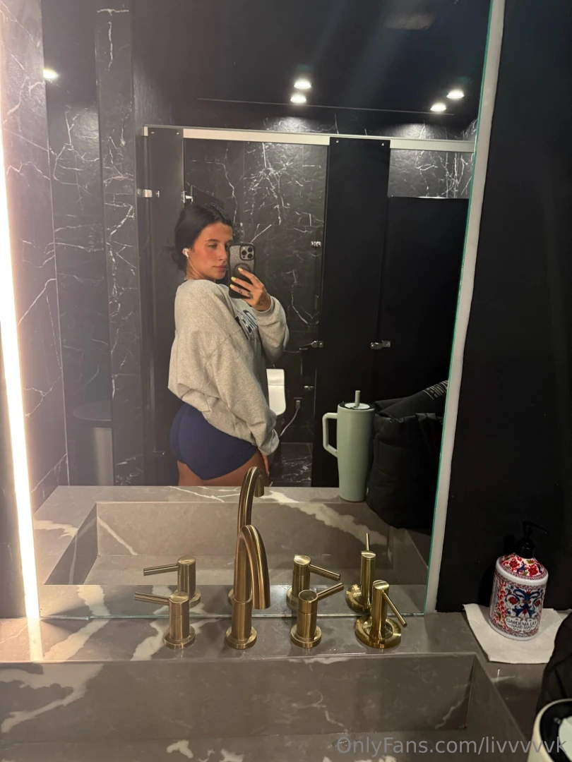 Mirror selfies for days part 4 